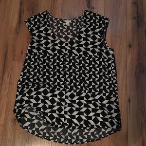 Black and white prism short sleeve blouse